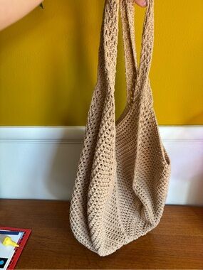 Handknit boho market bag with circular bottom
